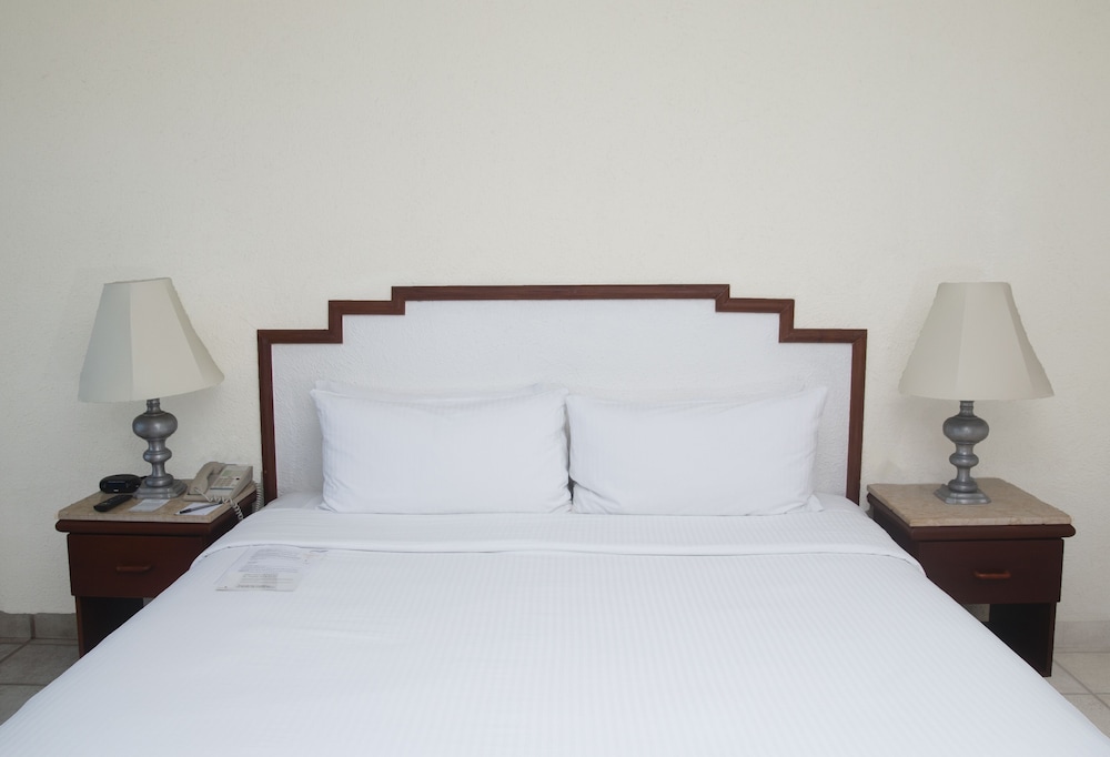 Superior Room, 1 King Bed, Ocean View - Photo 3