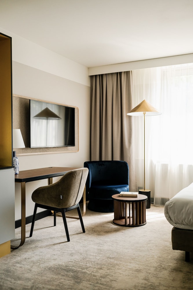 Standard Room, 1 Queen Bed, Balcony - Photo 3