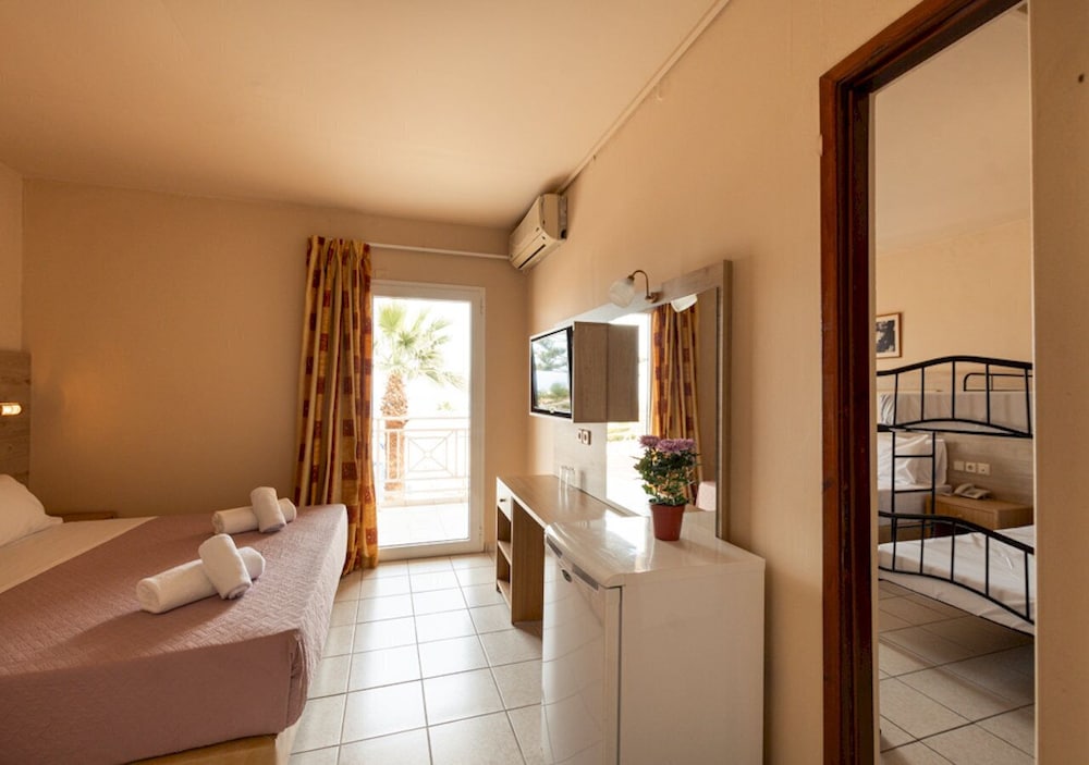 Family Room, 2 Bedrooms, Garden View - Photo 3