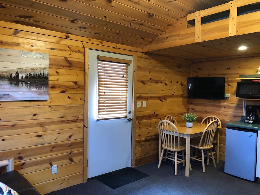 Traditional Cabin, 1 Bedroom, Kitchenette photo 3