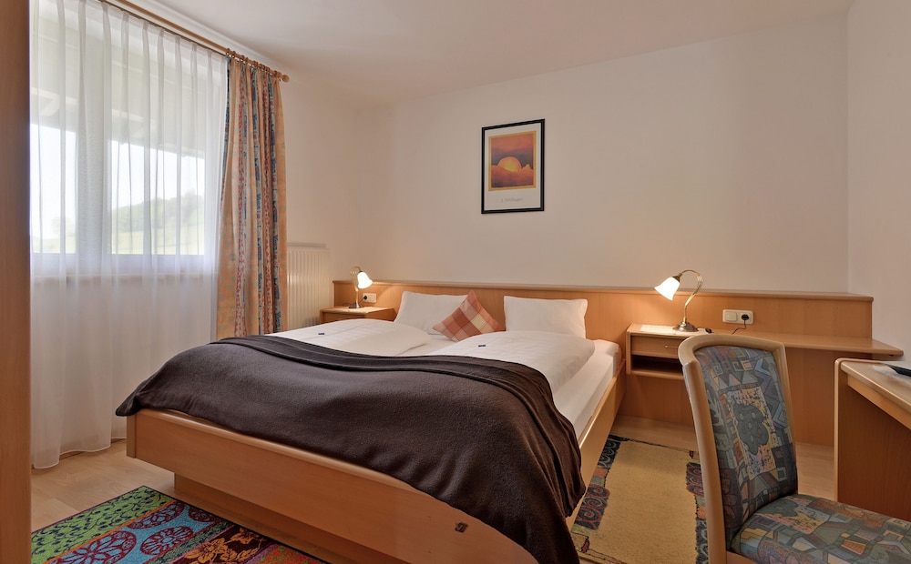 Double Room, Balcony, Mountain View (Miesbergzimmer) photo 2