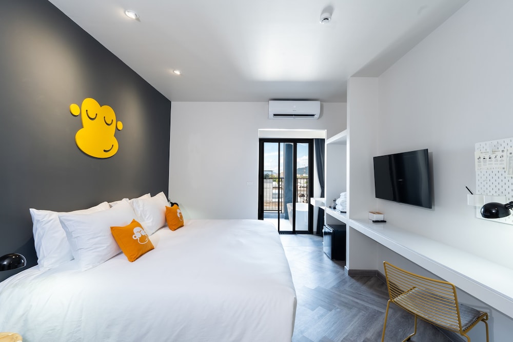 Deluxe Double Room, Bathtub - Photo 1