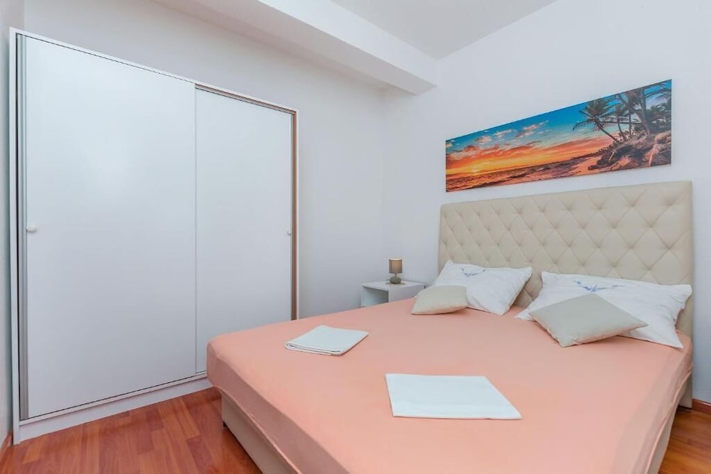 Apartment (A2)