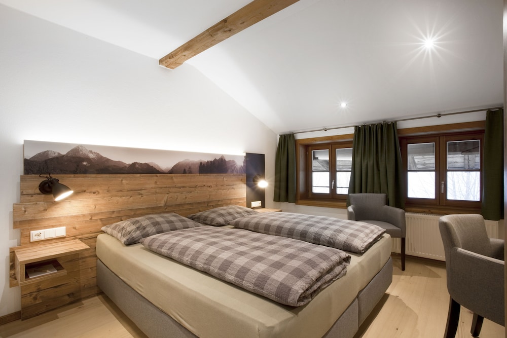 Economy Room