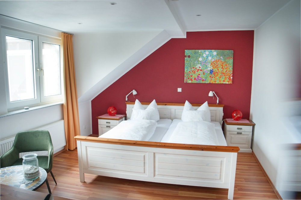Standard Double Room, Private Bathroom photo 2