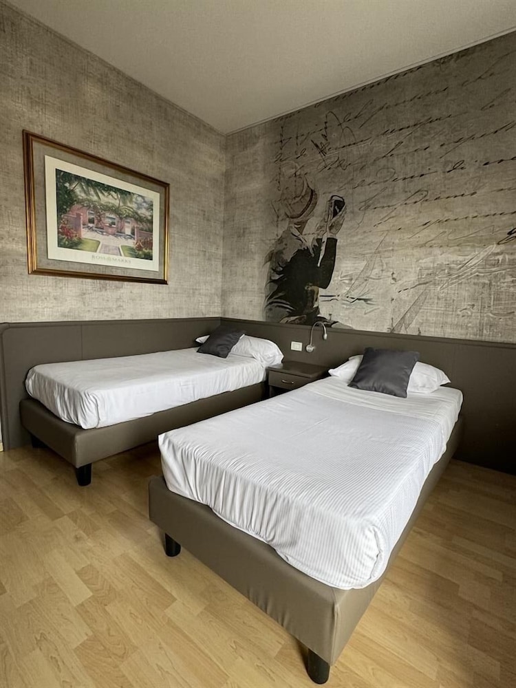 Standard Twin Room photo 3