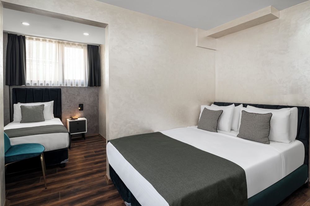 Economy Triple Room photo 1