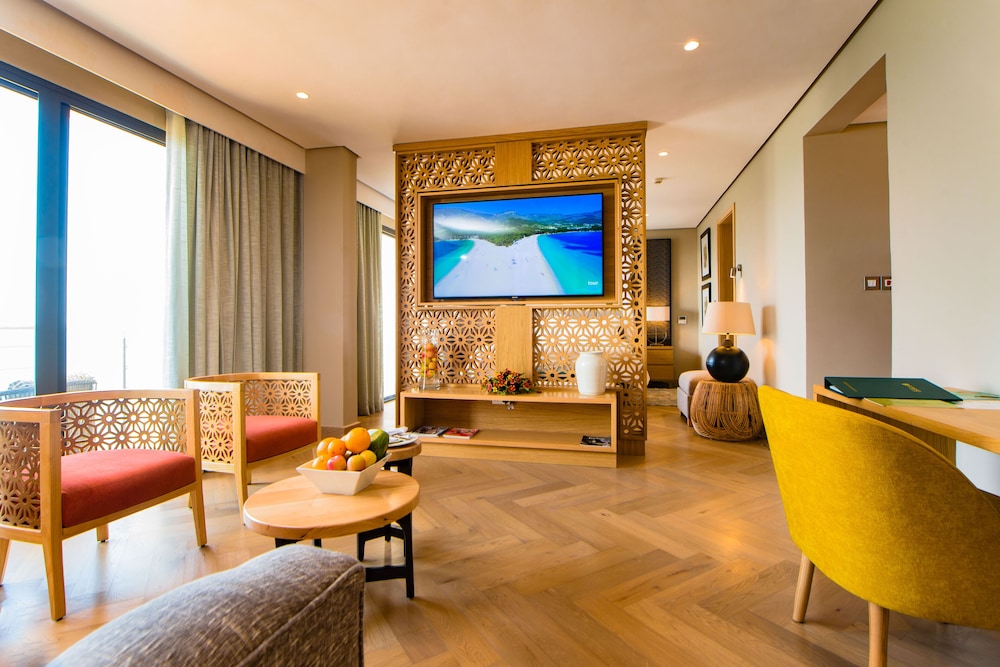 Suite - Photo 1