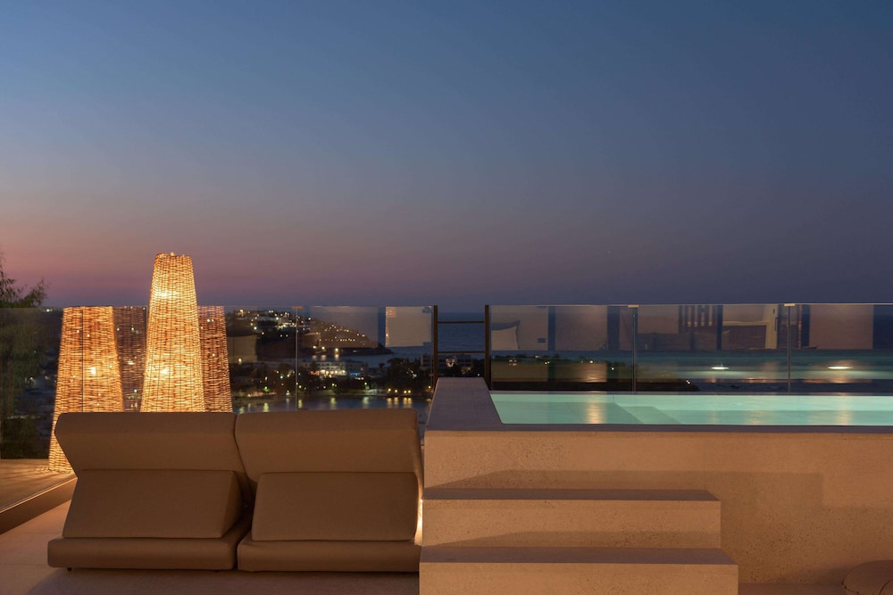 Hilltop Executive Suite with Jacuzzi and Private Pool, Panoramic Sea View - Adults Only - Photo 14