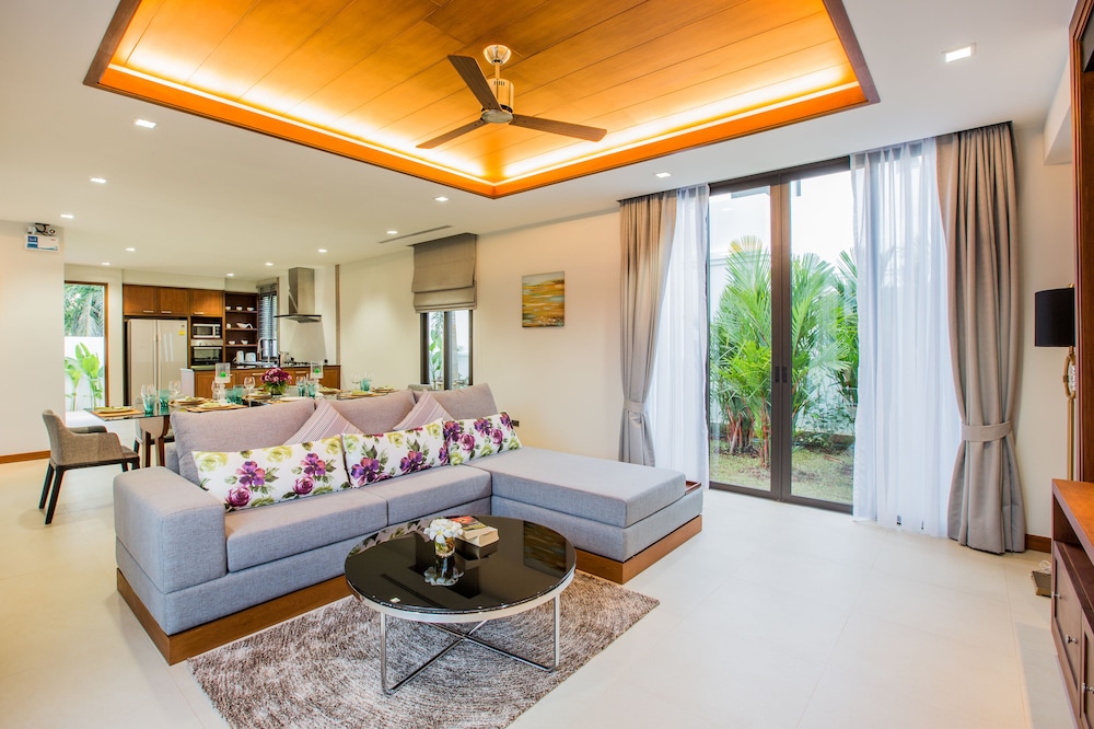4-Bedroom Villa with Private Pool photo 1