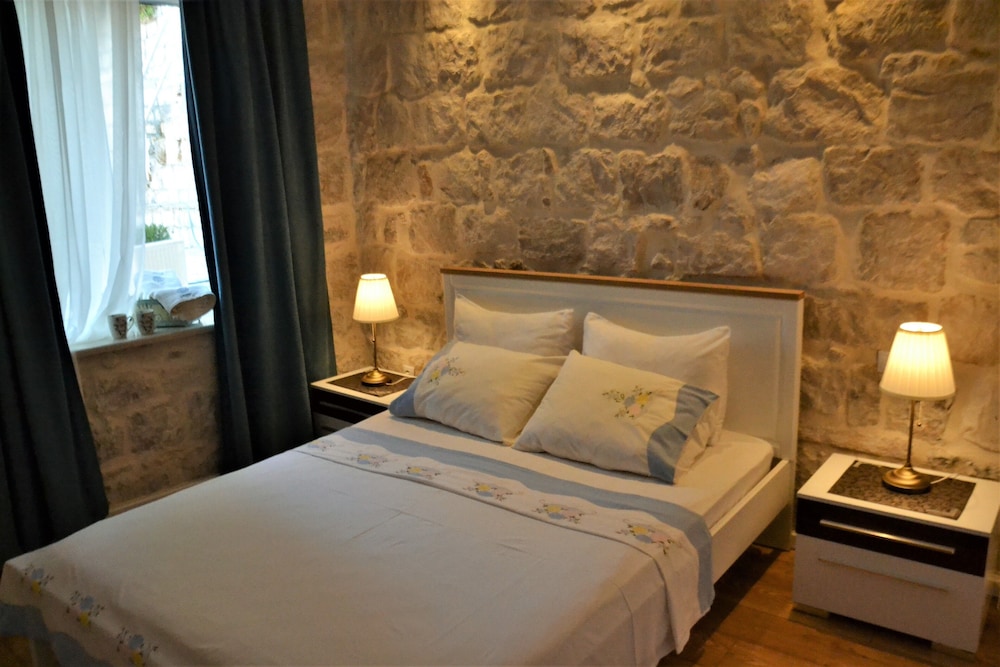 Triple Room, Ensuite photo 2
