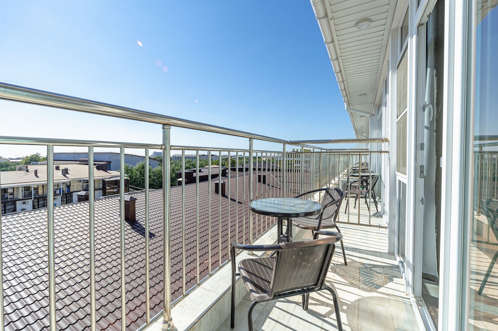 Superior Double or Twin Room, Non Smoking, Courtyard View photo 2
