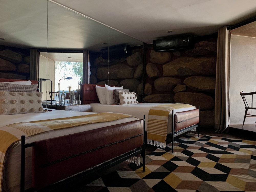 Casa 8 Two Queen Beds - Pool & Gym access