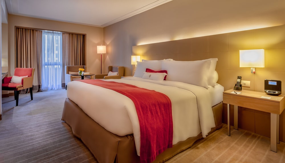 Classic Room, 1 King Bed, Accessible, Balcony (Club Lounge Access) - Photo 3