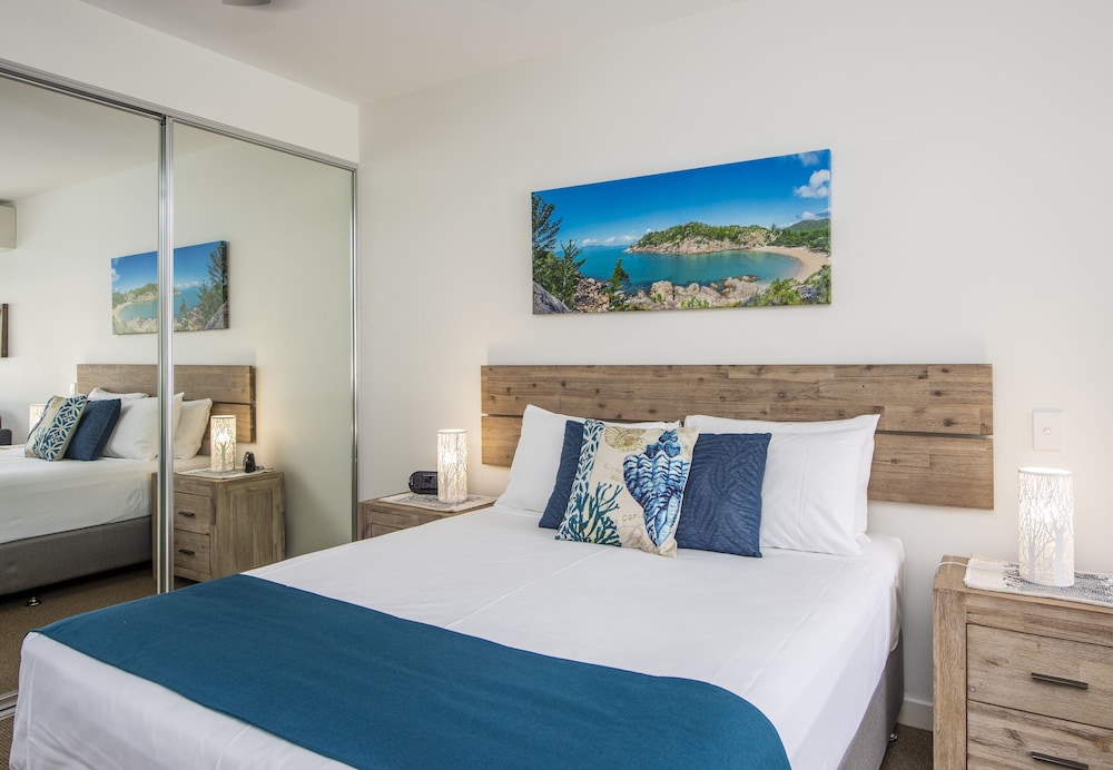 Double or Twin Room (Hotel Room - Unit 1312) photo 2
