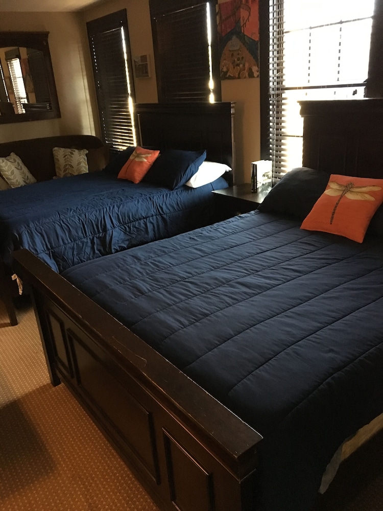 Basic Room, 2 Queen Beds photo 1