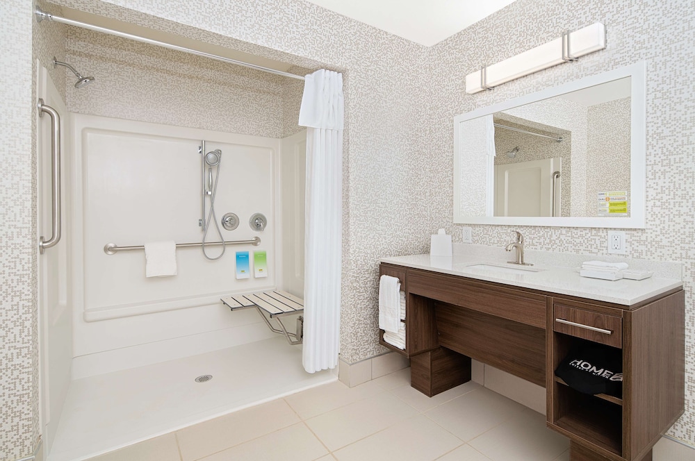 Studio, 2 Queen Beds, Accessible, Bathtub photo 2