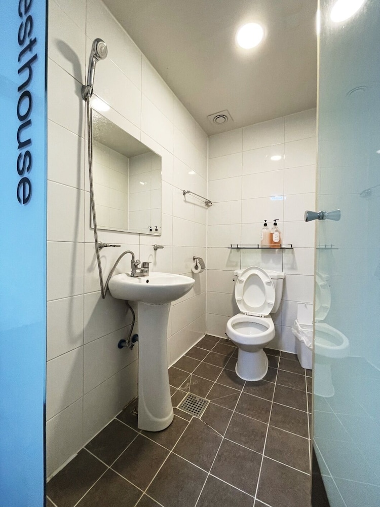 Basic Double Room - Photo 8