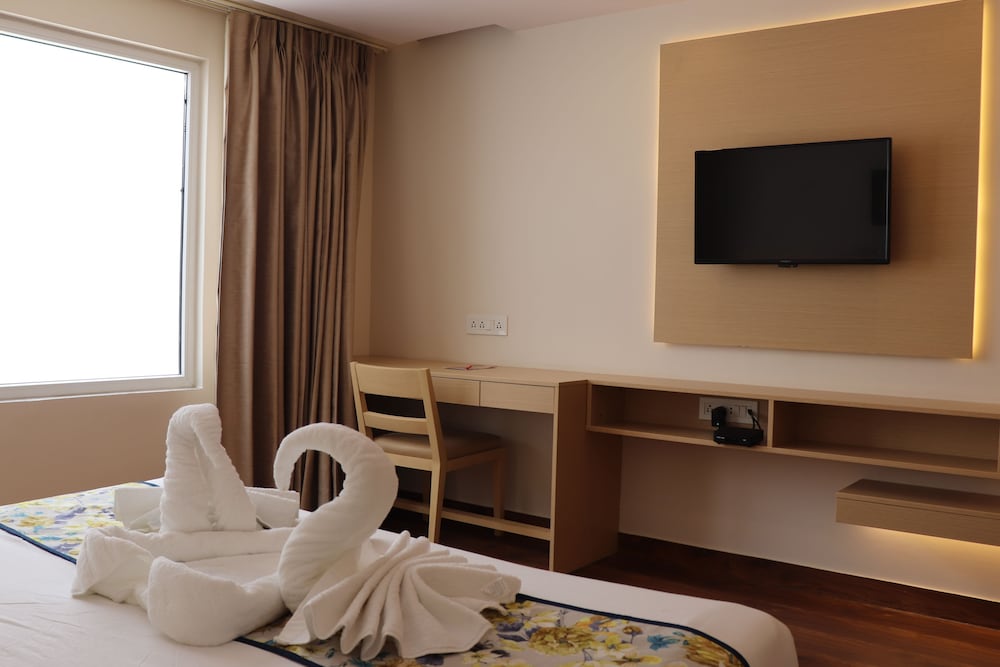 Deluxe Room, 1 Double Bed, City View photo 2