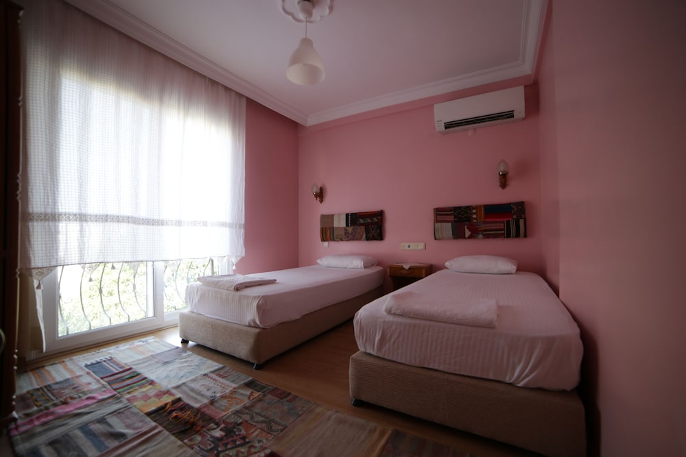 Family Room - Photo 11
