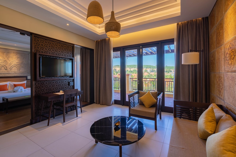 Signature Suite - Photo 4