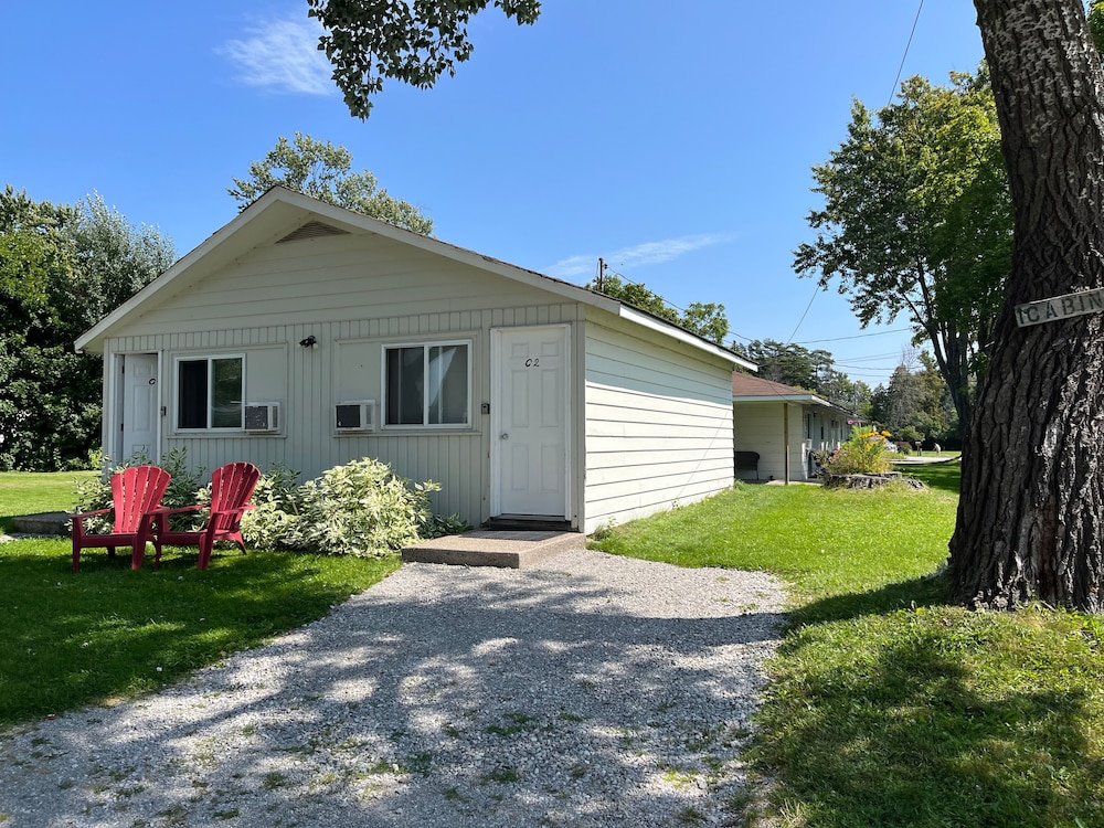 Junior Cabin, Garden View (NO LAKEVIEW)