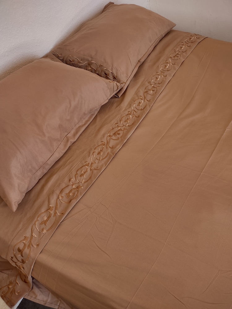 Basic Room, 1 Queen Bed photo 1