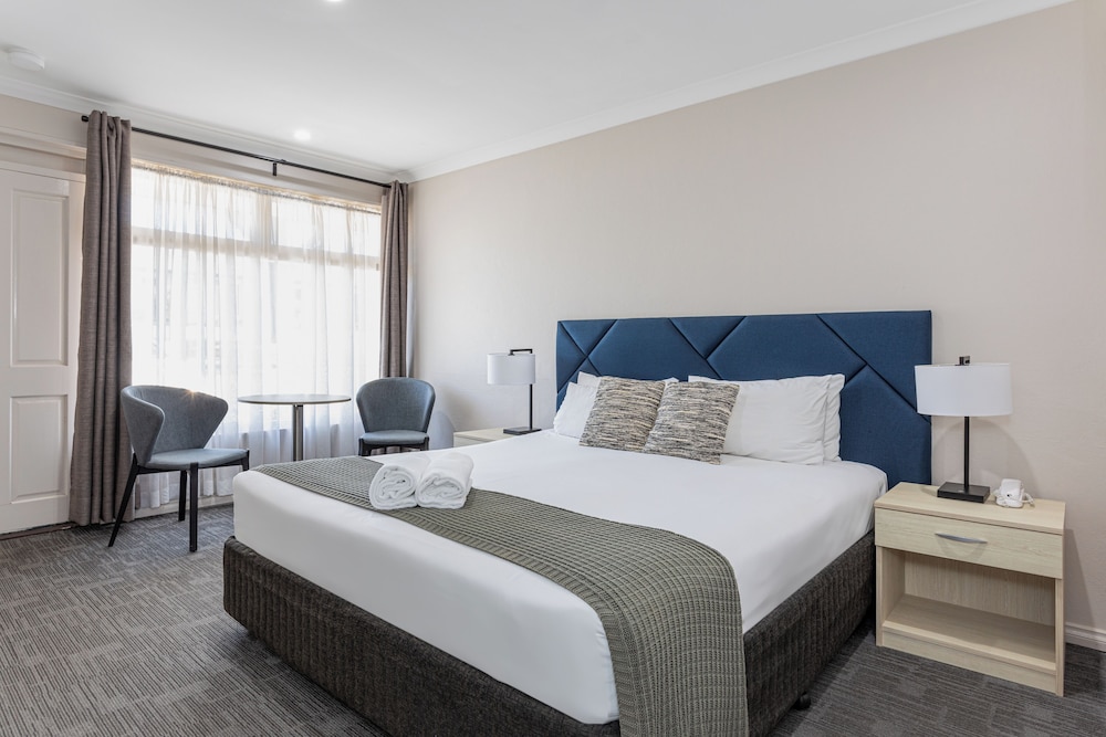 Executive Suite, 1 King Bed, Ground Floor photo 3