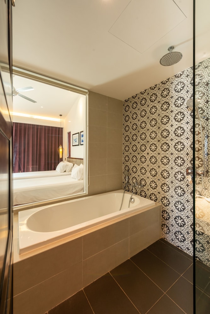 Senior Twin Room, Hot Tub photo 2