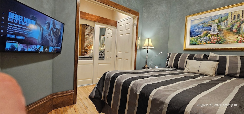 Deluxe Condo, 1 Queen Bed with Sofa bed, Non Smoking, City View photo 1