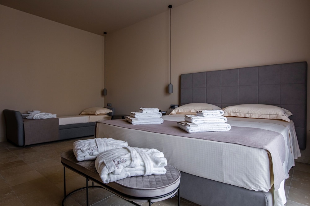 Classic Triple Room - Photo 2