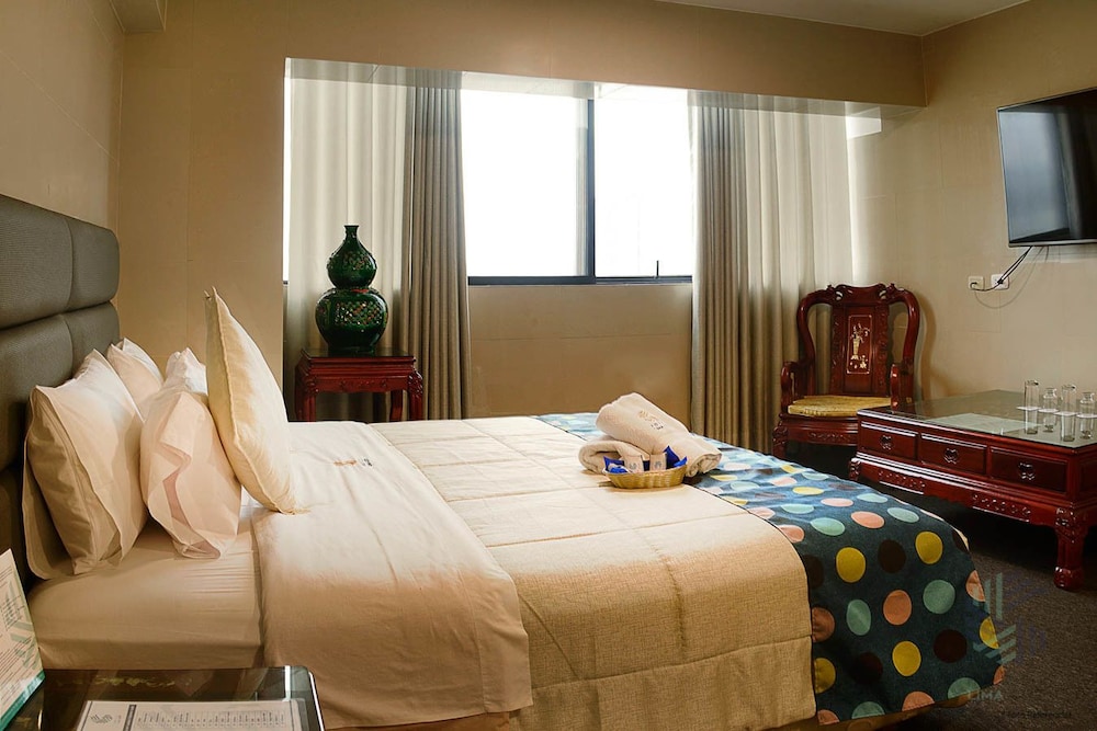 Signature Room, 1 King Bed photo 3