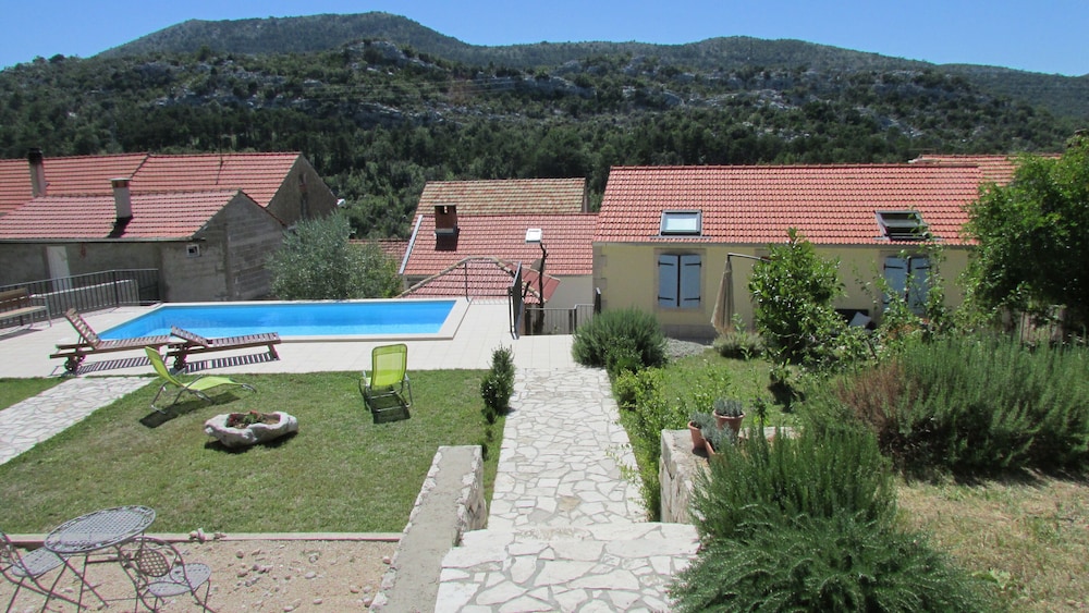 House (Two Bedroom Holiday Home) photo 2