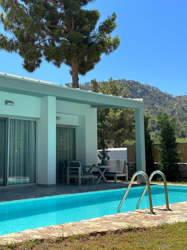Family Villa with Private Pool photo 2