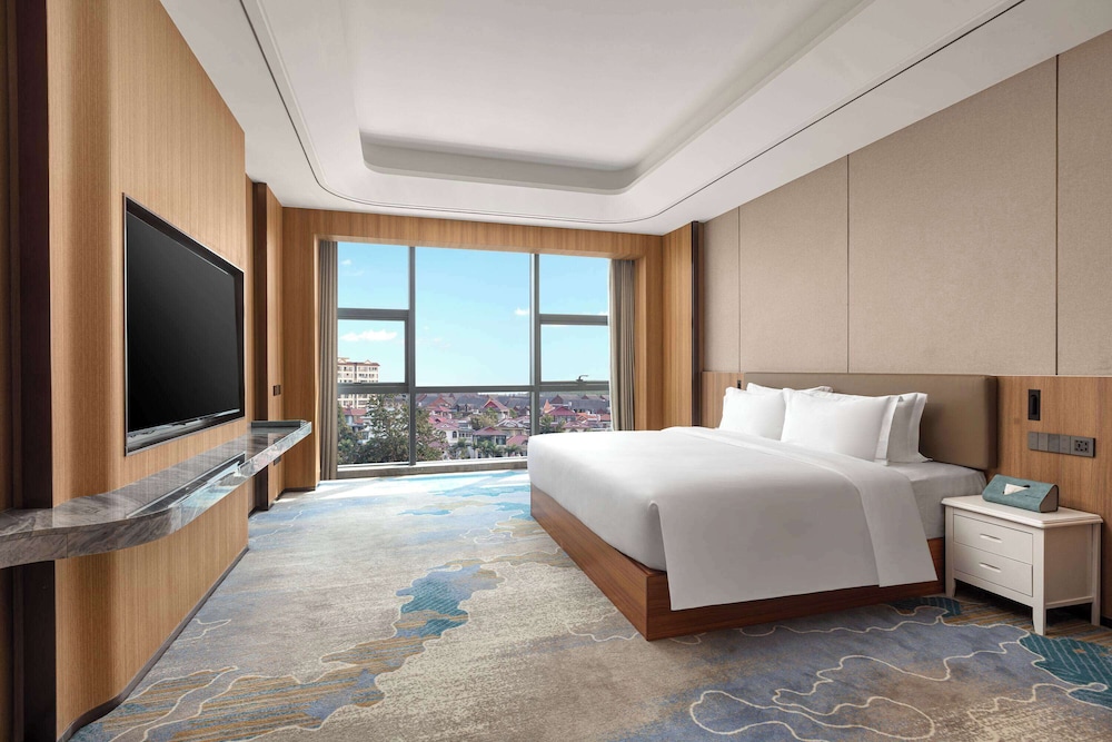 Executive Suite, 1 King Bed, Smoking