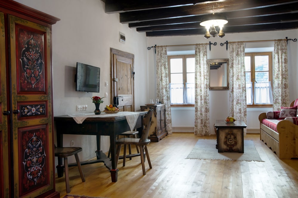Deluxe Studio Suite photo 2