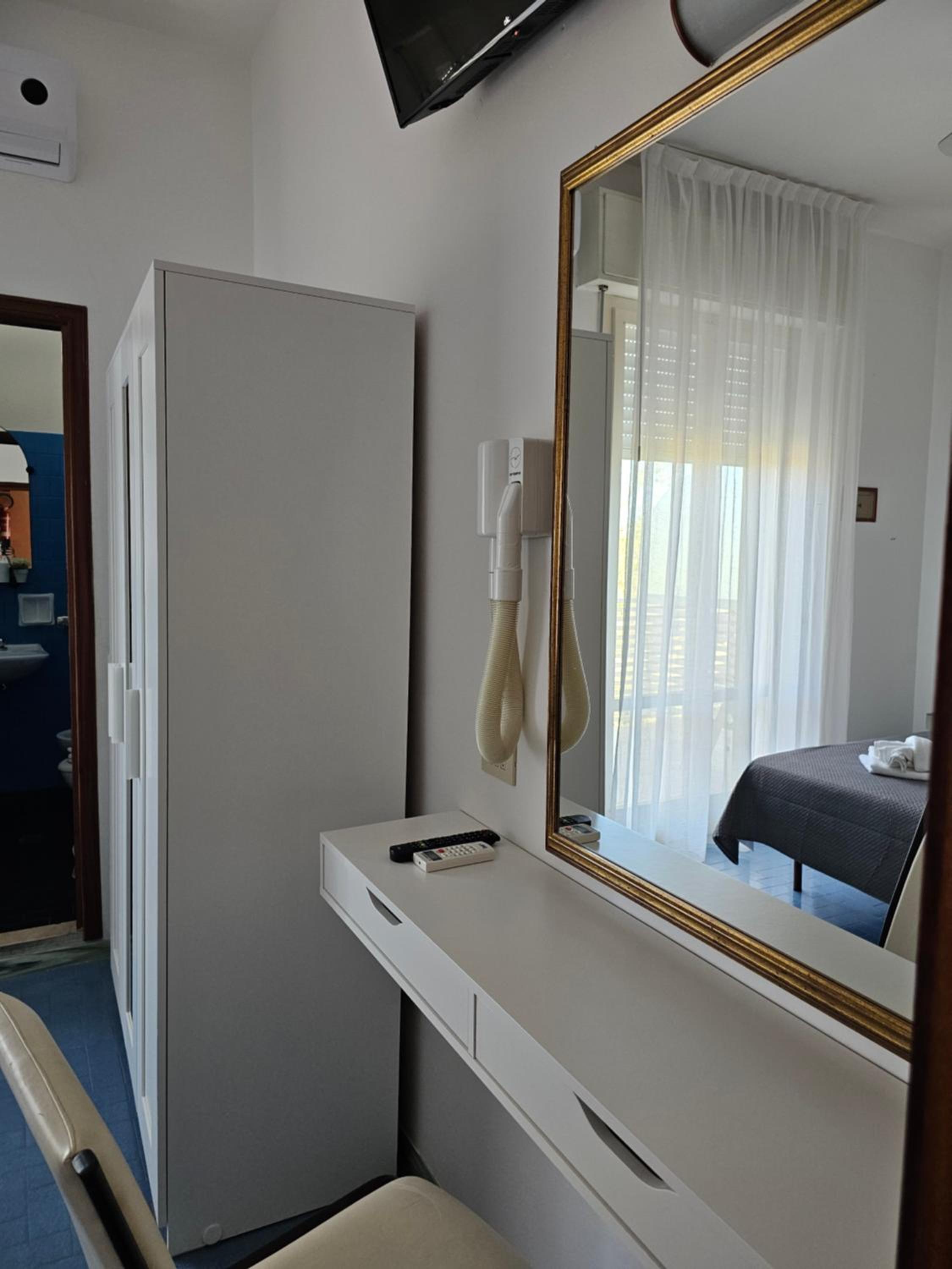Deluxe Triple Room photo 3