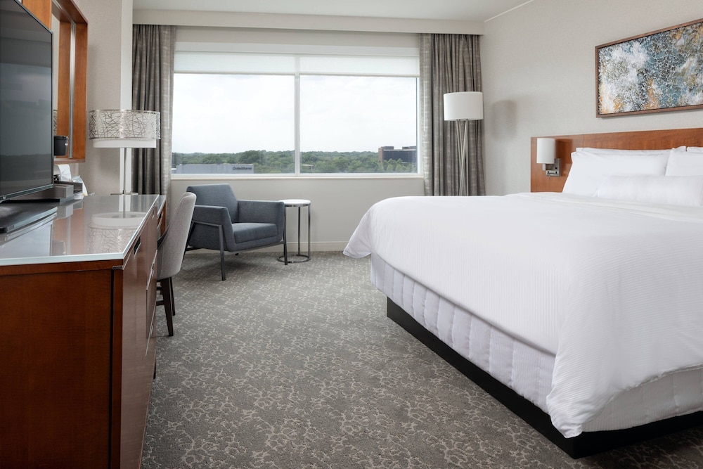 Executive Room, 1 King Bed - Photo 1