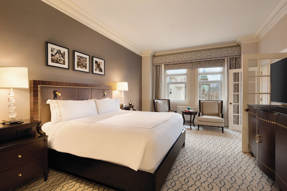 Fairmont Gold, Room, 1 King Bed - Photo 3