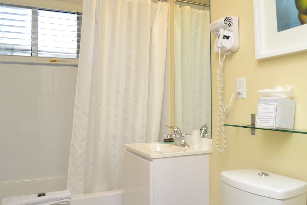 Suite, 2 Bedrooms (1 King and 2 Queen Beds) - Photo 2