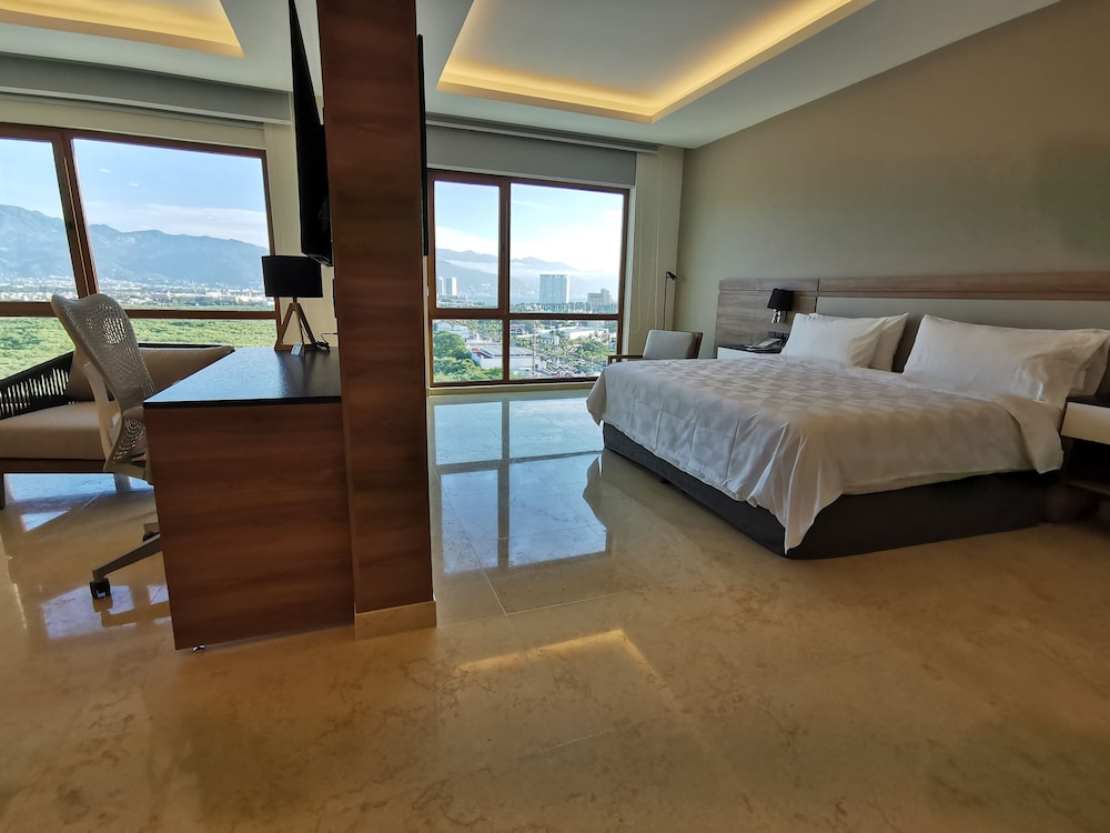 Suite, 1 King Bed (Top Floor) - Photo 5