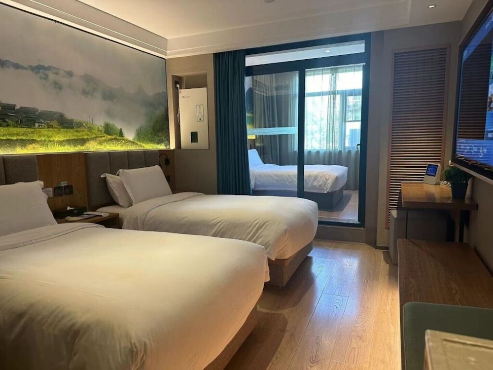 Family Room, City View