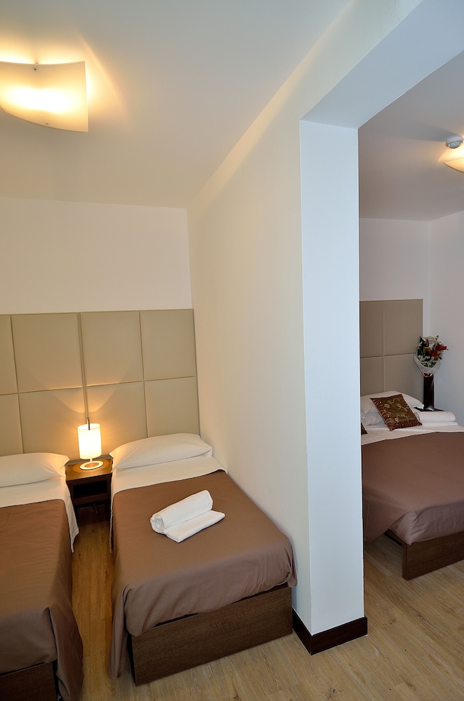 Triple Room - Photo 2