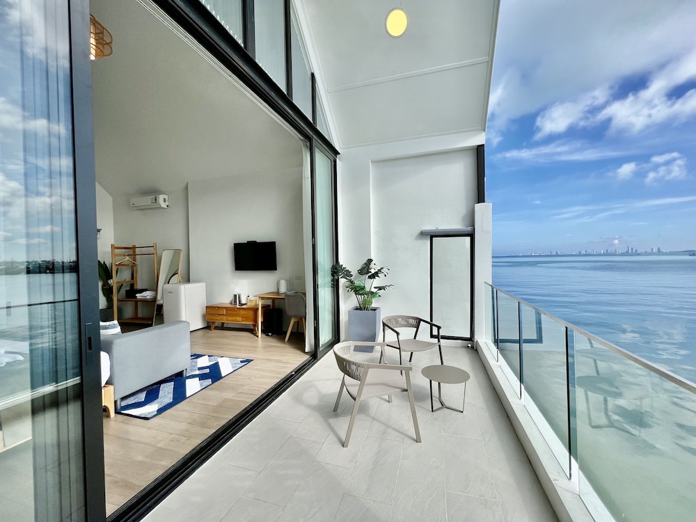 1 Bedroom Seaview Suite