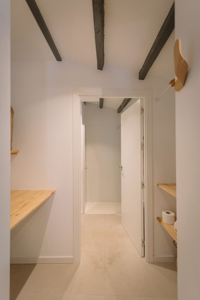 Studio, Ensuite - Photo 27