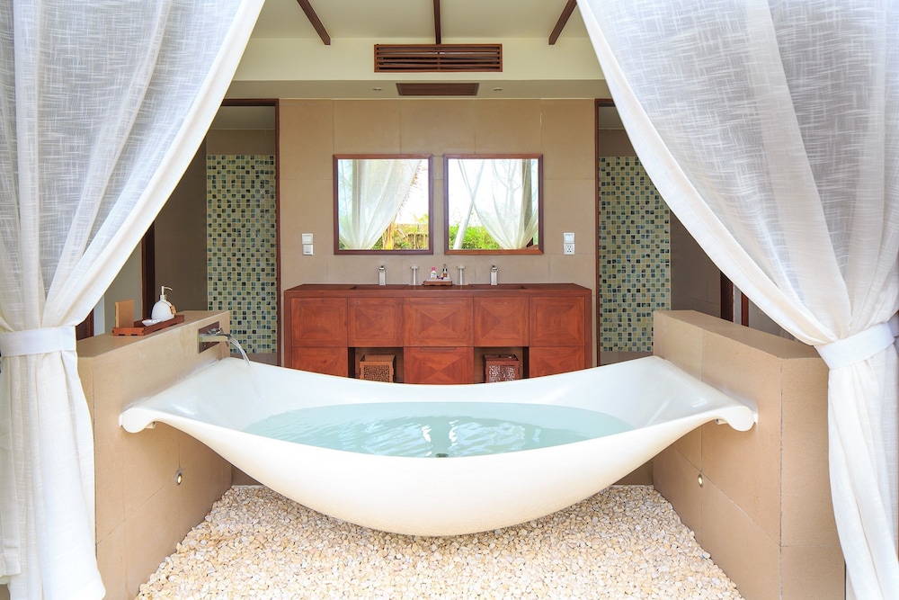 Chic Suite - All Spa Inclusive with Fusion Lounge Access photo 2