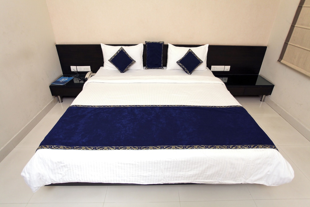 Deluxe Room - Photo 7
