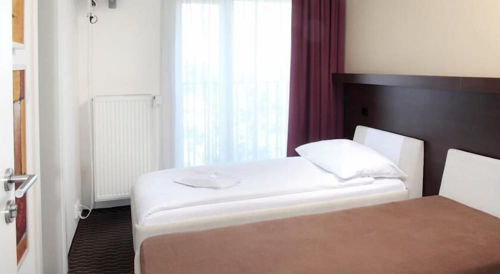 Economy Twin Room photo 3