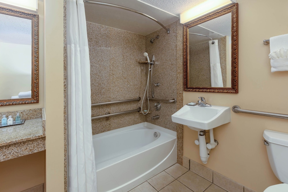 Room, 2 Double Beds, Accessible, Non Smoking (Mobility) - Photo 4