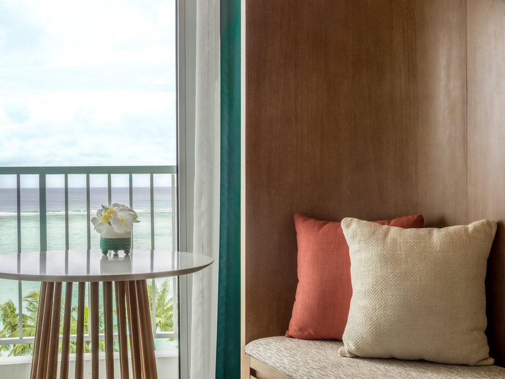 Premium Room, 1 King Bed, Oceanfront photo 1